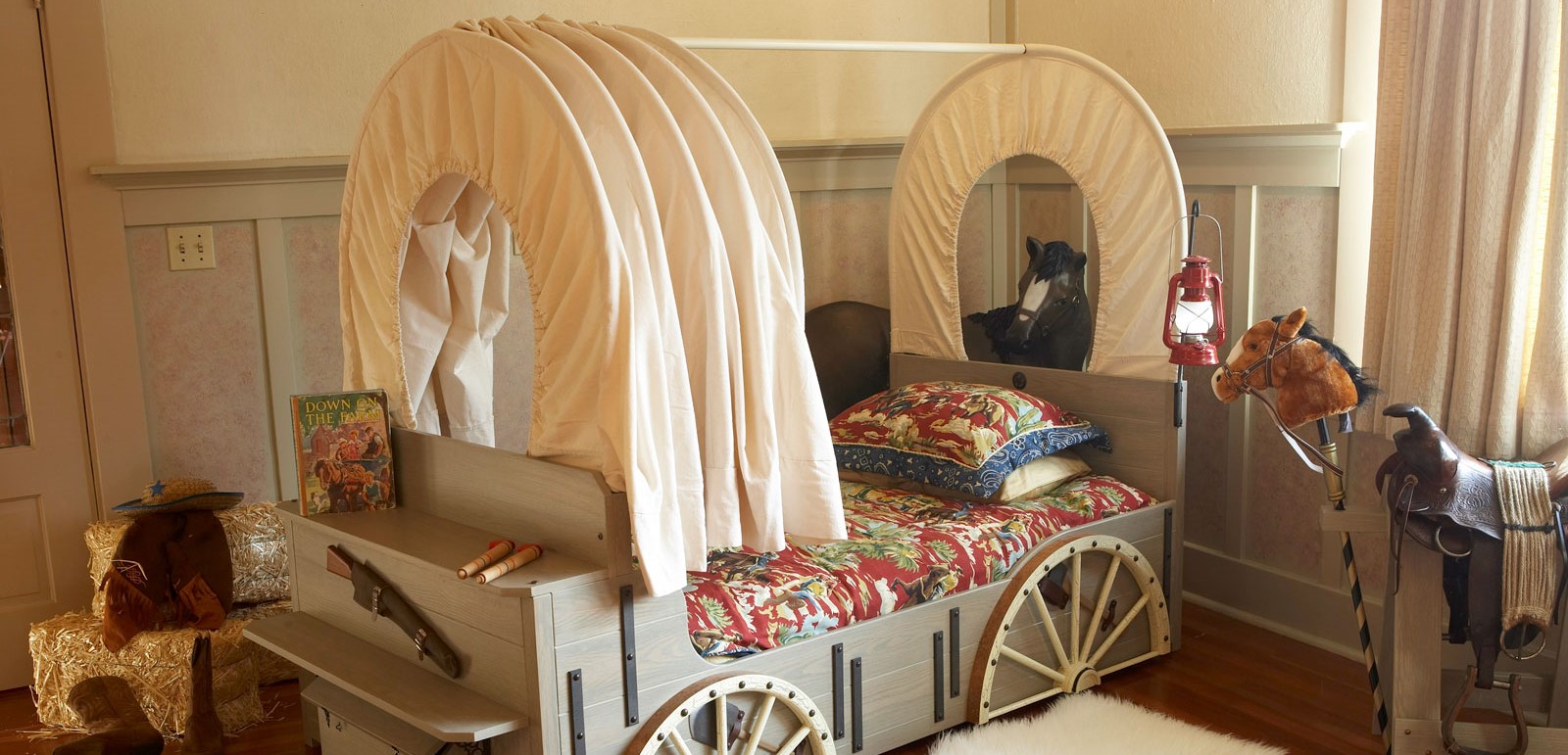 Chuckwagon cowboy kid’s bed